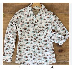 ARIAT WOMENS FITTED ALOHA WESTERN COWGIRL COWBOY AND LONGHORNS RIDING SURFBOARDS